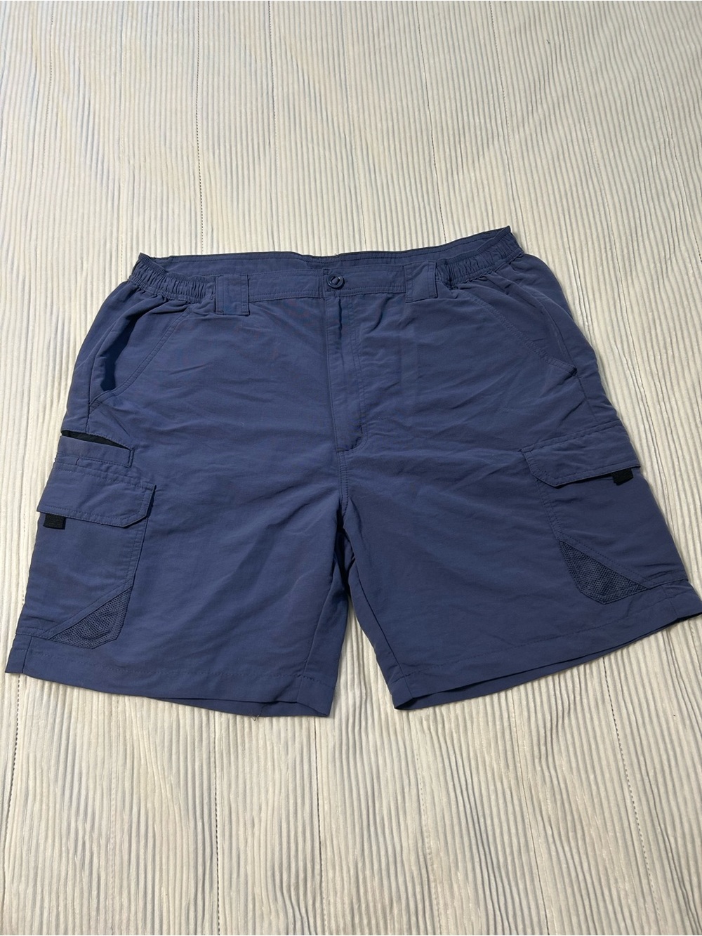 Bass Pro Shops Men's Cargo Shorts in Navy Blue